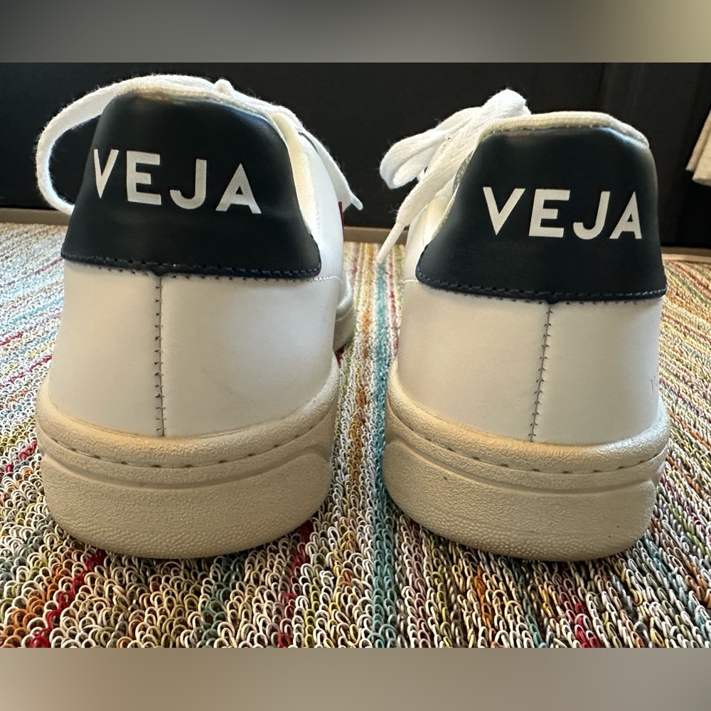 Veja NEARLY NEW V-12 white marsala náutico leather low top sneaker -8.5 (40 EU) - Picture 5 of 16